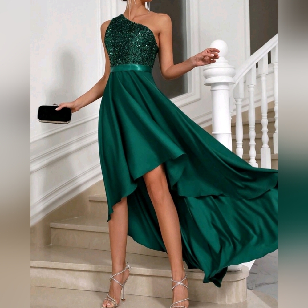 Elegant Green One-Shoulder Gown